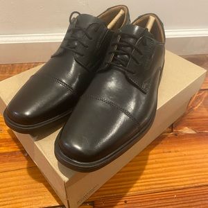 Men’s Boys black dress shoes size 7M
